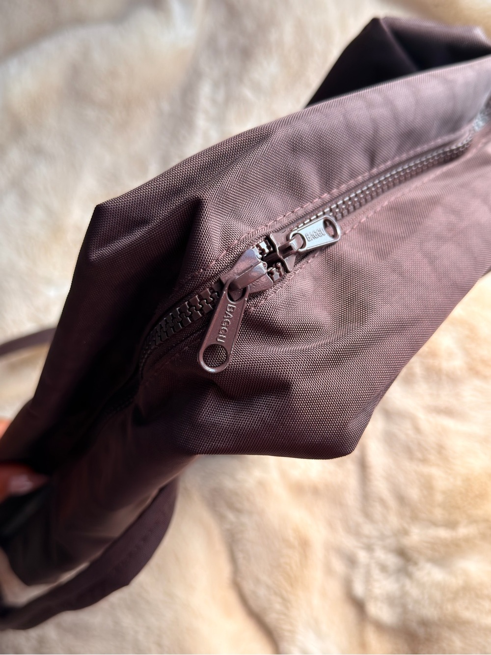 BAGGU Medium Bowler Bag in Chocolate Plum - Picture 3 of 4